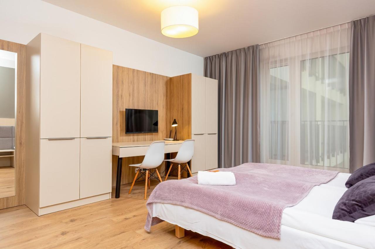 Wolska Residence Apartments With Parking By Noclegi Renters Varşova Dış mekan fotoğraf