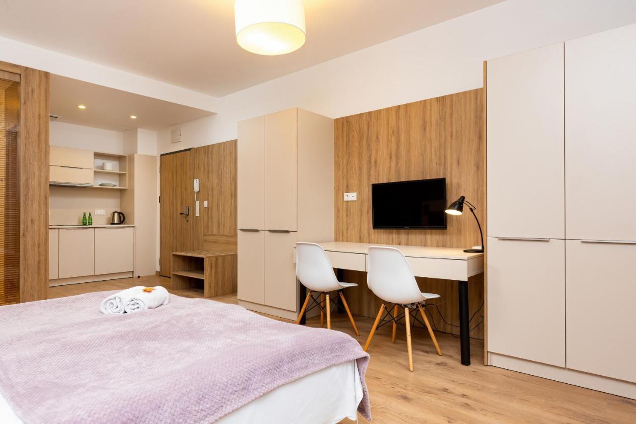Wolska Residence Apartments With Parking By Noclegi Renters Varşova Dış mekan fotoğraf