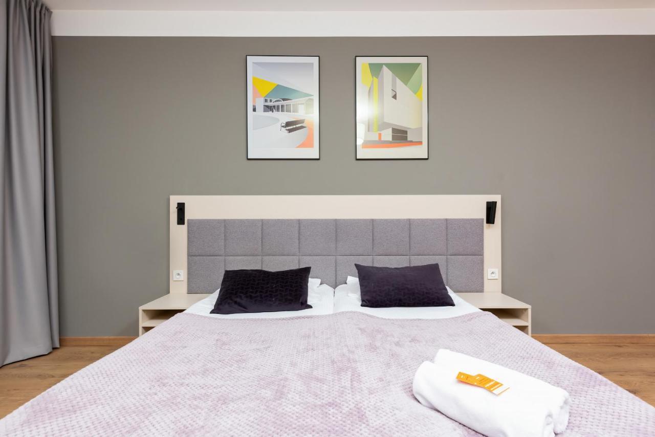 Wolska Residence Apartments With Parking By Noclegi Renters Varşova Dış mekan fotoğraf