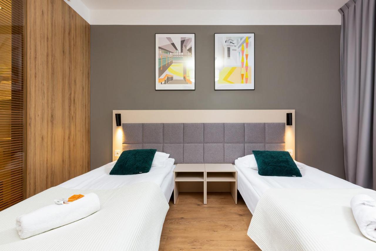 Wolska Residence Apartments With Parking By Noclegi Renters Varşova Dış mekan fotoğraf