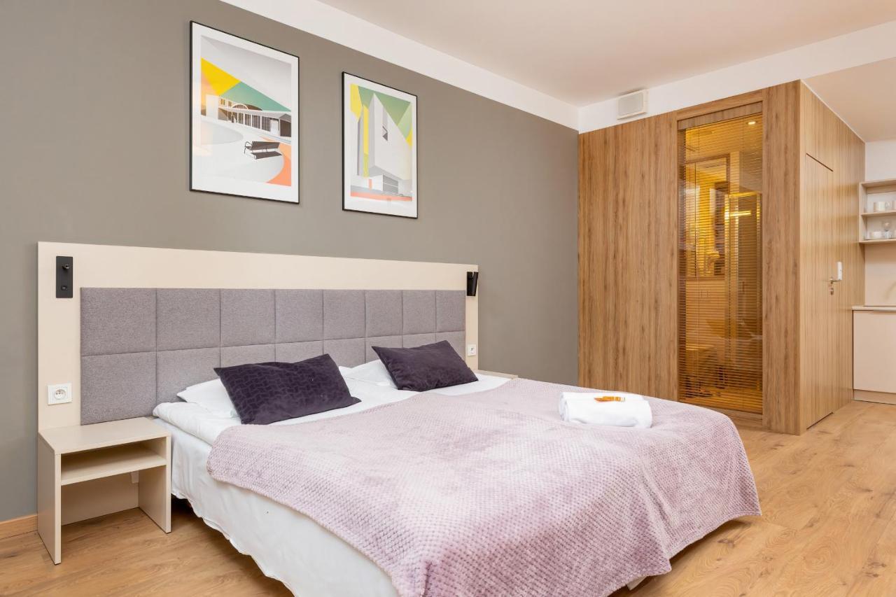 Wolska Residence Apartments With Parking By Noclegi Renters Varşova Dış mekan fotoğraf