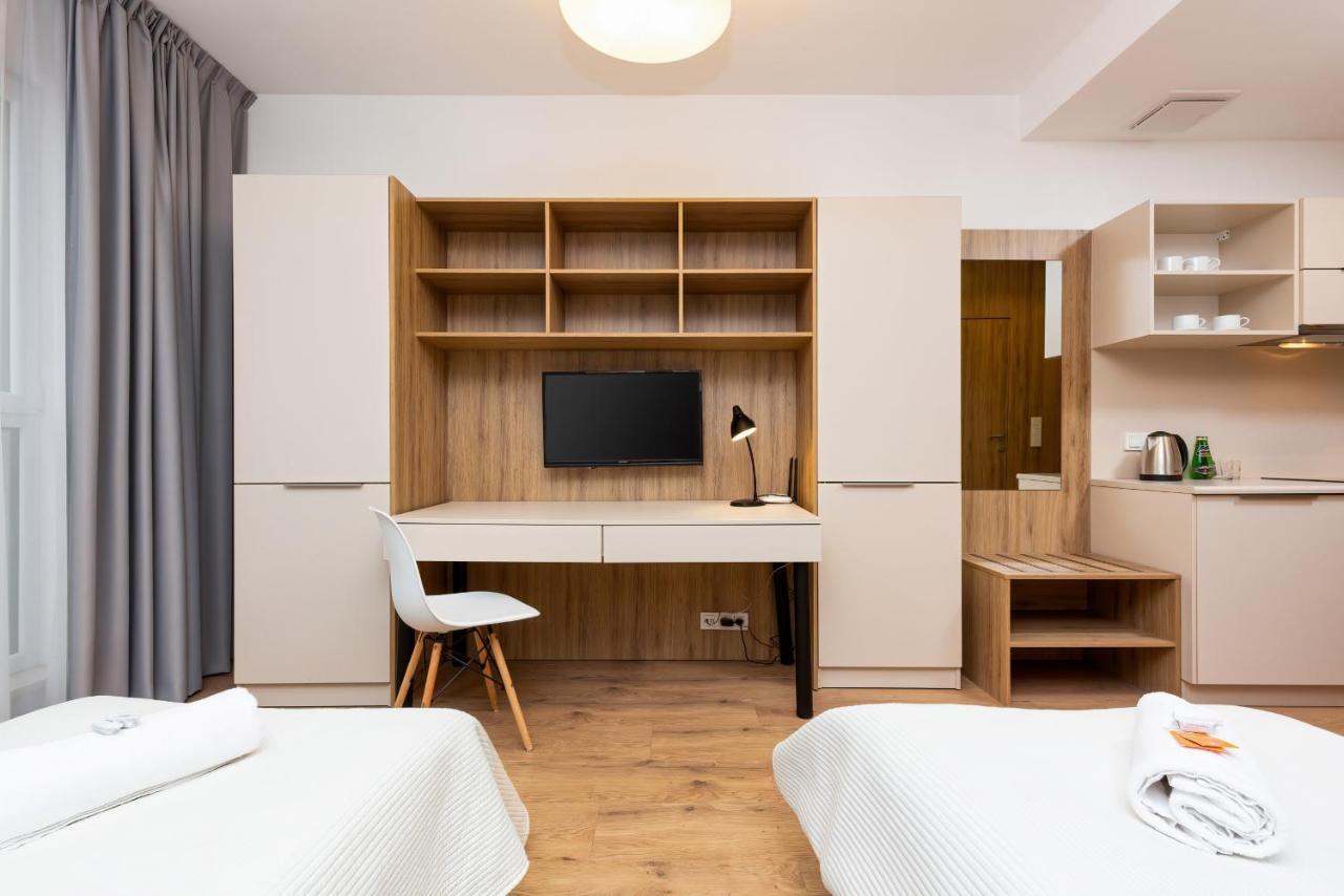 Wolska Residence Apartments With Parking By Noclegi Renters Varşova Dış mekan fotoğraf