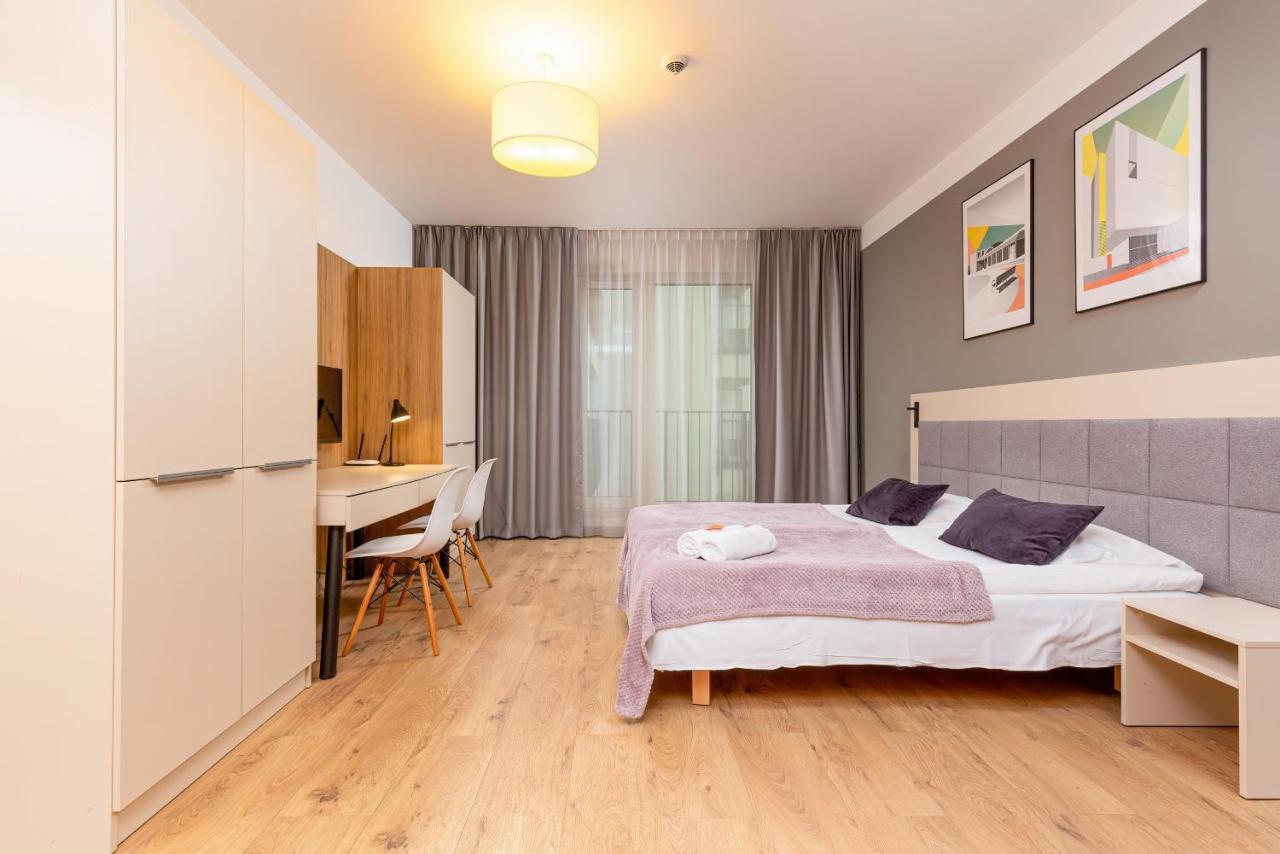 Wolska Residence Apartments With Parking By Noclegi Renters Varşova Dış mekan fotoğraf
