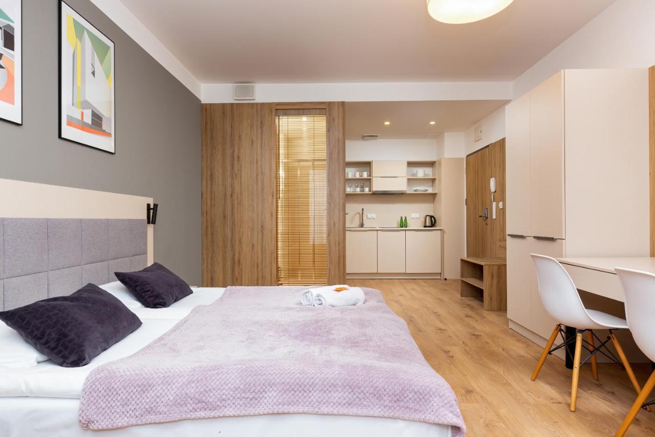 Wolska Residence Apartments With Parking By Noclegi Renters Varşova Dış mekan fotoğraf