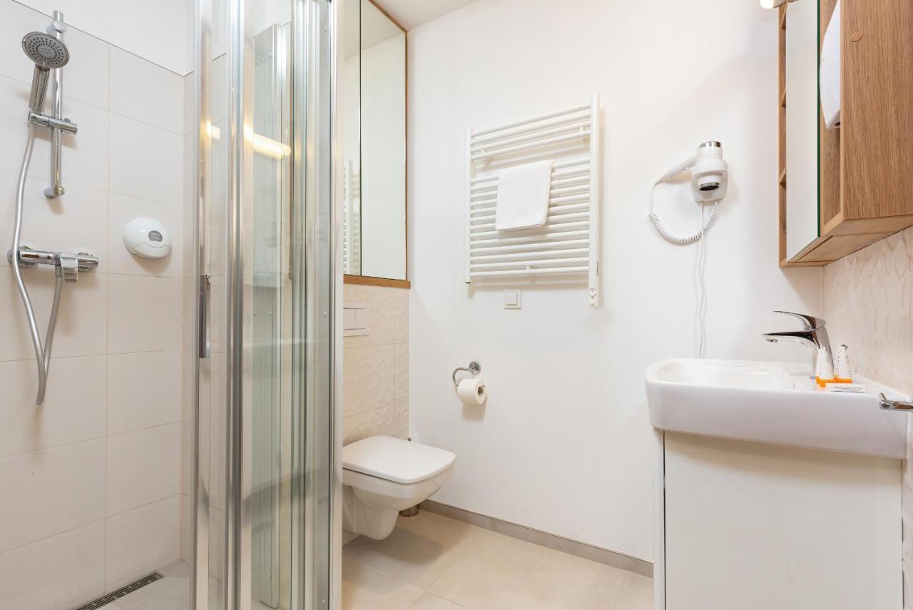 Wolska Residence Apartments With Parking By Noclegi Renters Varşova Dış mekan fotoğraf