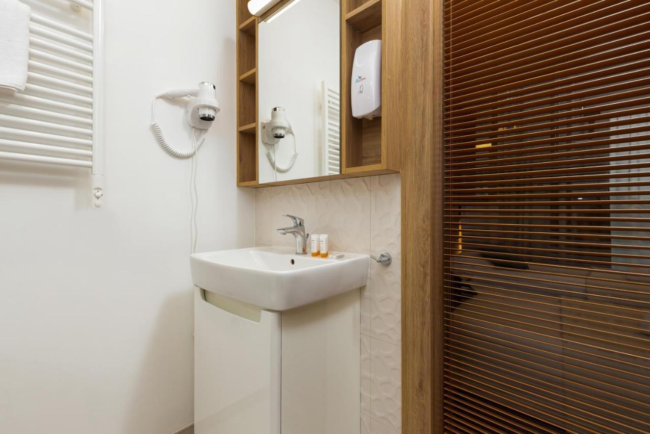 Wolska Residence Apartments With Parking By Noclegi Renters Varşova Dış mekan fotoğraf